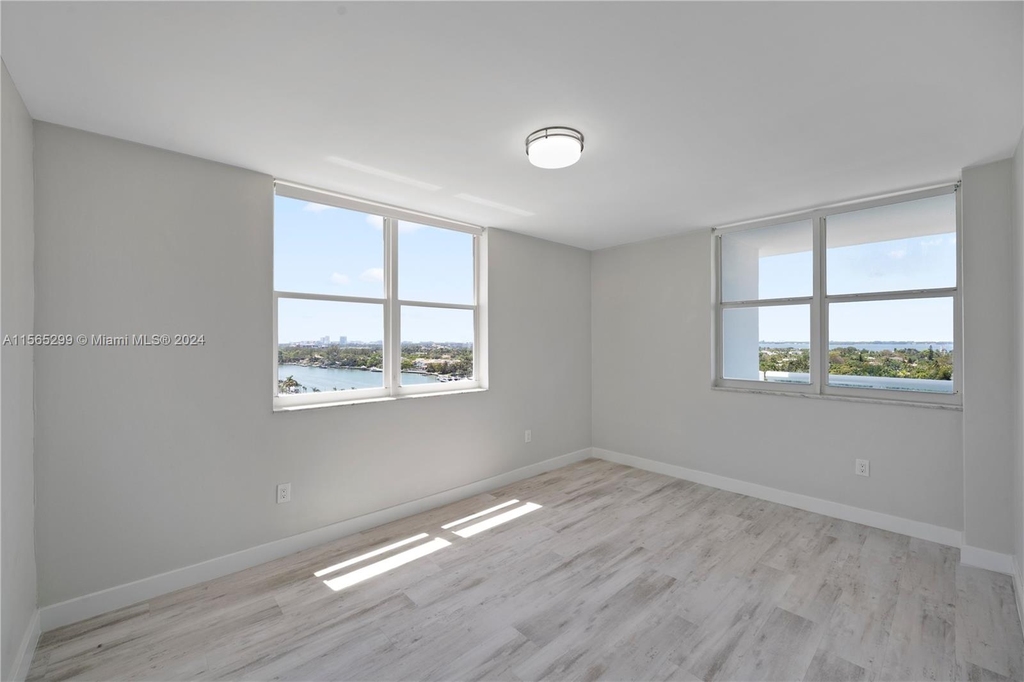 5001 Collins Ave - Photo 14