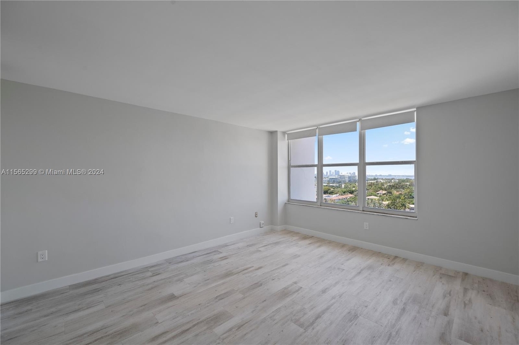 5001 Collins Ave - Photo 24