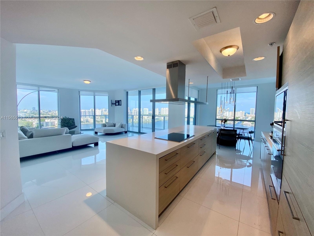 17111 Biscayne Blvd - Photo 0