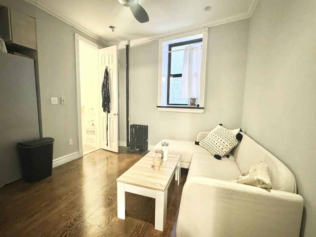 330 East 35th Street - Photo 1