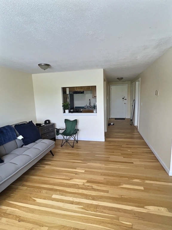 1039 Commonwealth Ave - Photo 2