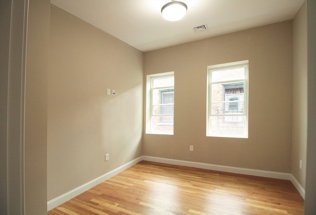 66 Frankfort St - Photo 2