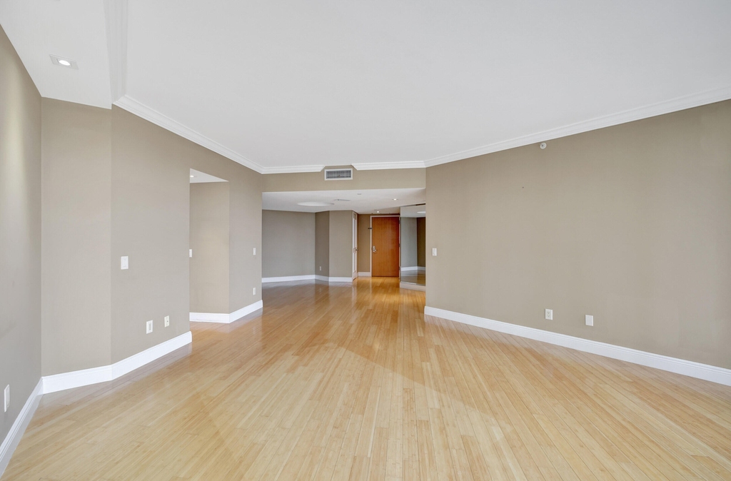 21055 Yacht Club Drive - Photo 10