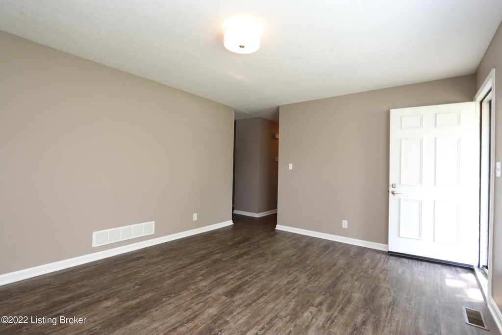 6810 Village Green Blvd - Photo 5