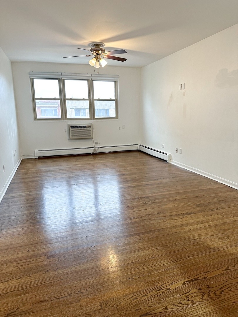 5950 N Kenmore Avenue - Photo 1