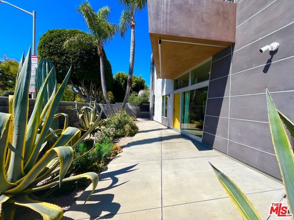 501 N San Vicente Blvd - Photo 0