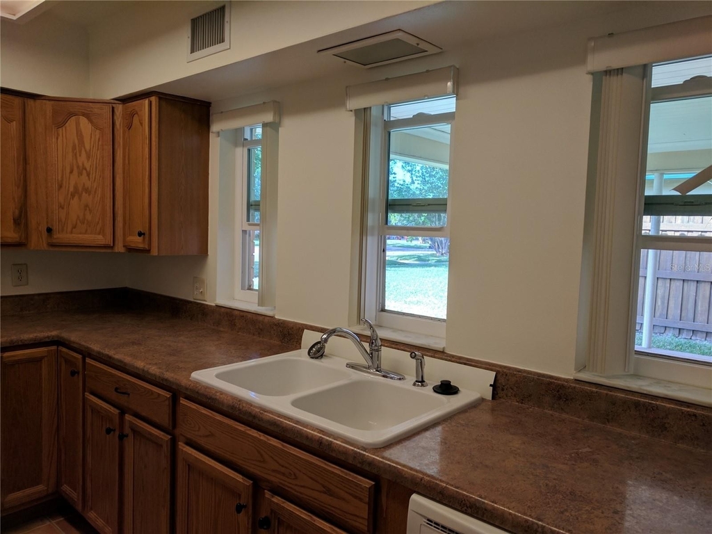 526 Suwanee Circle - Photo 7