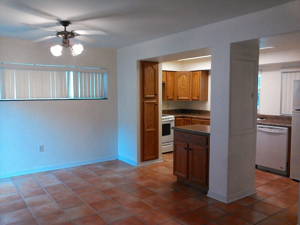 526 Suwanee Circle - Photo 5