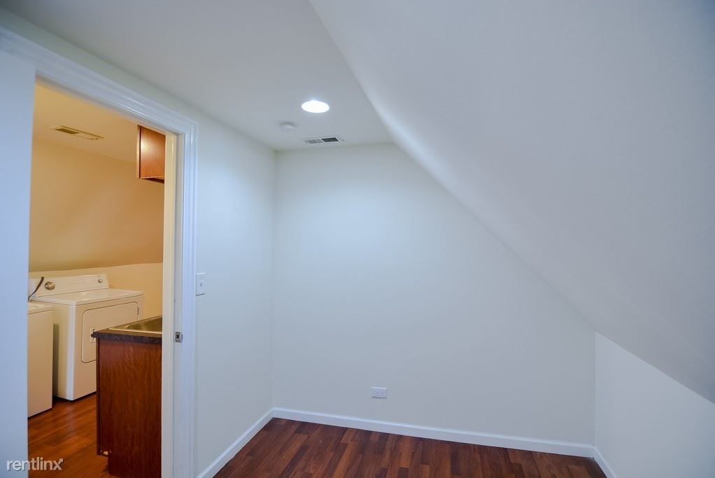 3123 N. Kimball, Unit 6 - Photo 10