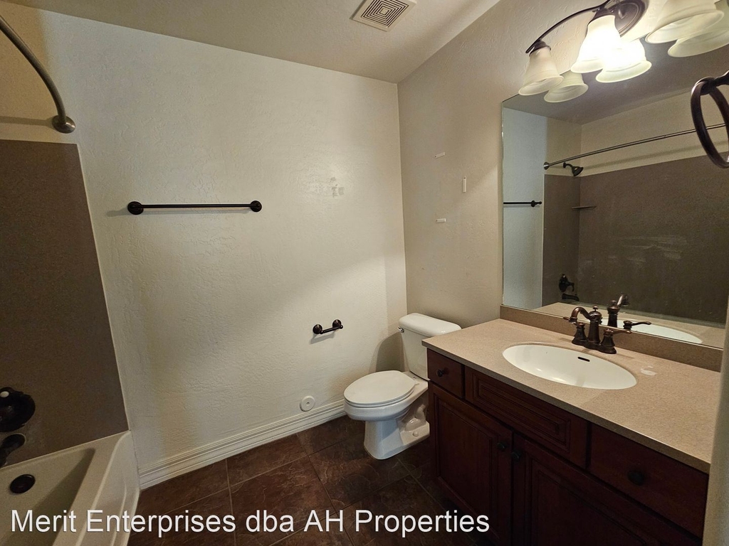 1456 E 9th St #182 - Photo 9