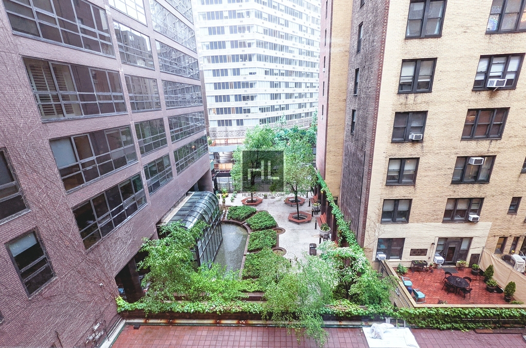 East 55 Street - Photo 9