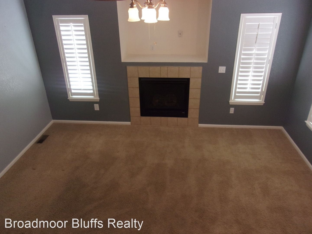 8361 Newbury Way - Photo 3