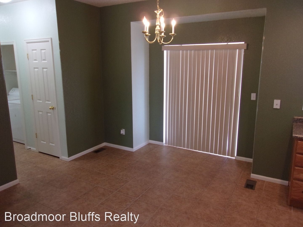 8361 Newbury Way - Photo 6