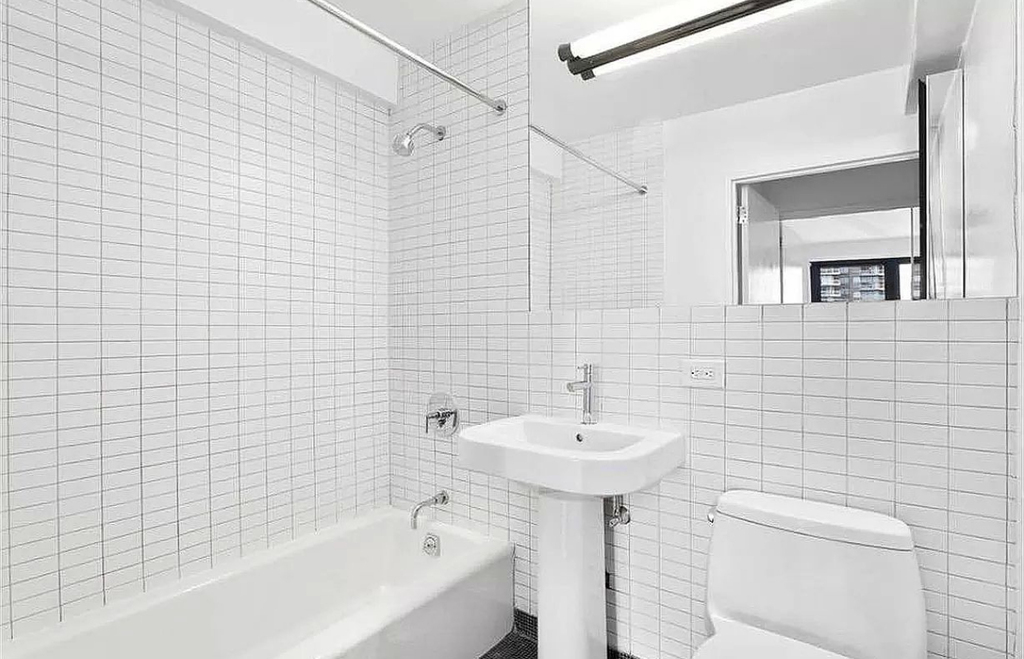 East 39th Street - Photo 2