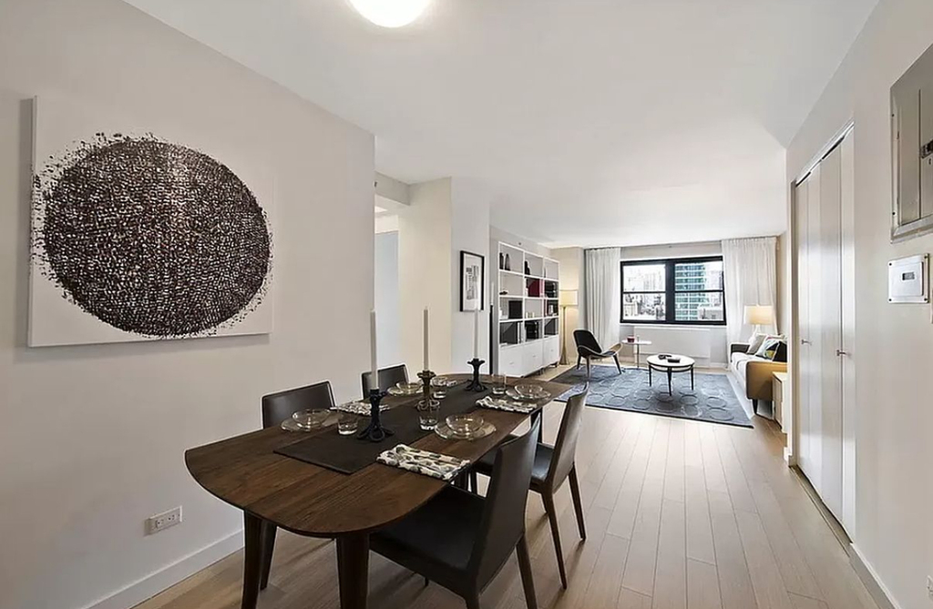 East 39th Street - Photo 0