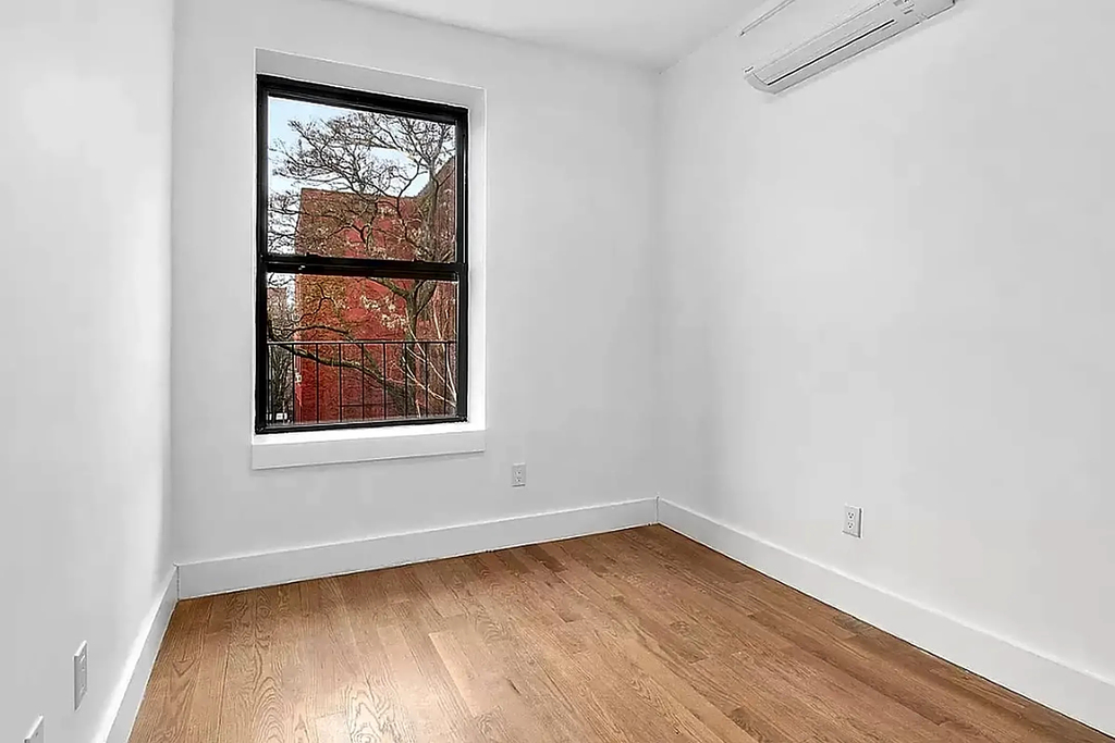 435 Dekalb Avenue - Photo 2