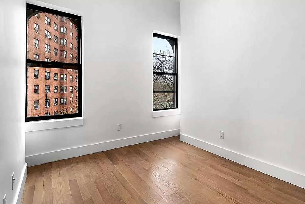 435 Dekalb Avenue - Photo 1