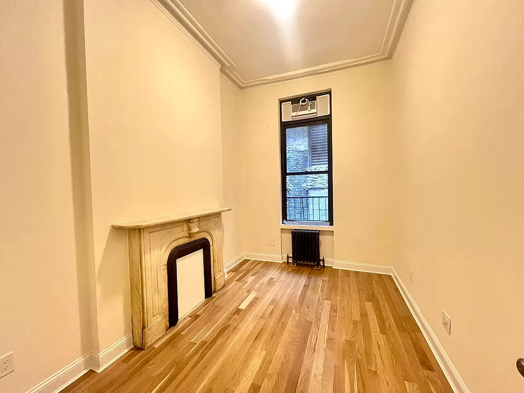 130 East 24th Street - Photo 2