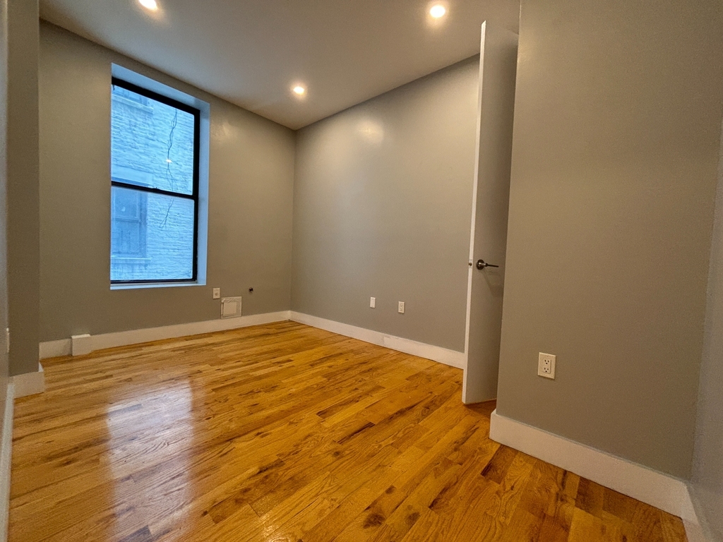 661 W 180th St 3G - Photo 2