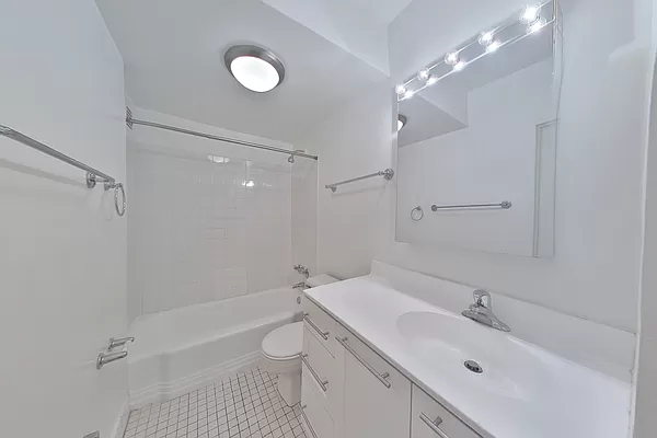 236 East 36th Street - Photo 4