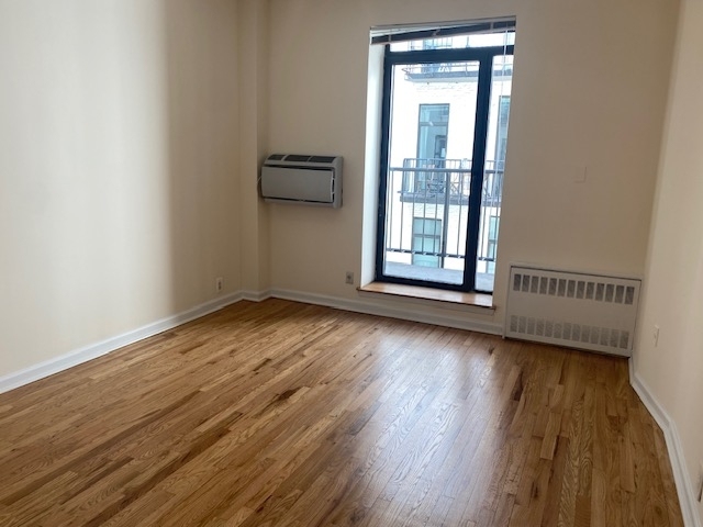 201 East 12th Street - Photo 4