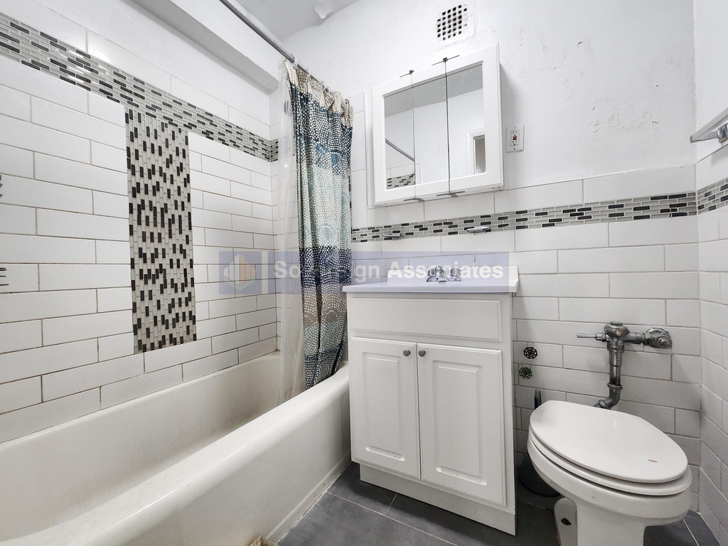 210 West 251st Street - Photo 6