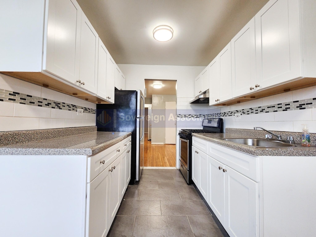 210 West 251st Street - Photo 4