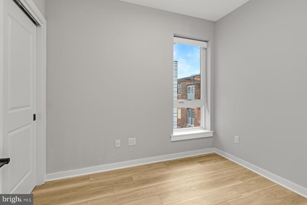 102 W Berks St - Photo 8