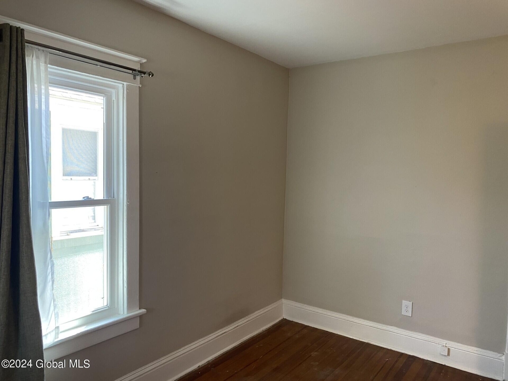 663 Hudson Avenue - Photo 11