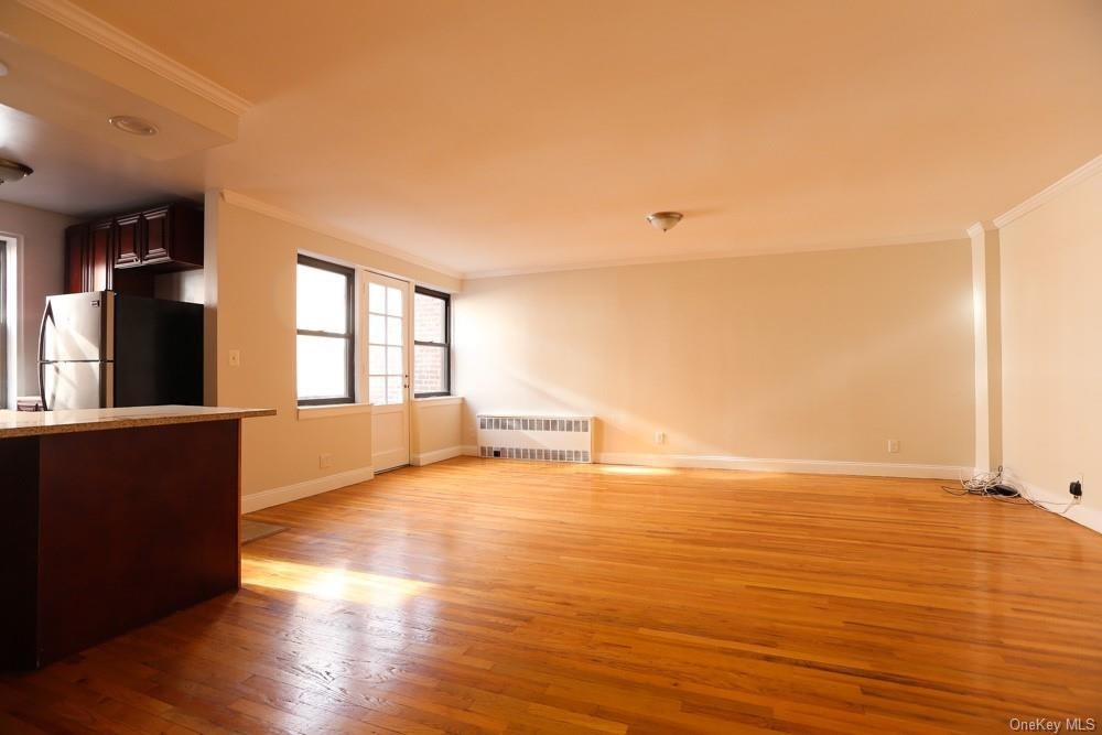 140 E Hartsdale Avenue - Photo 3