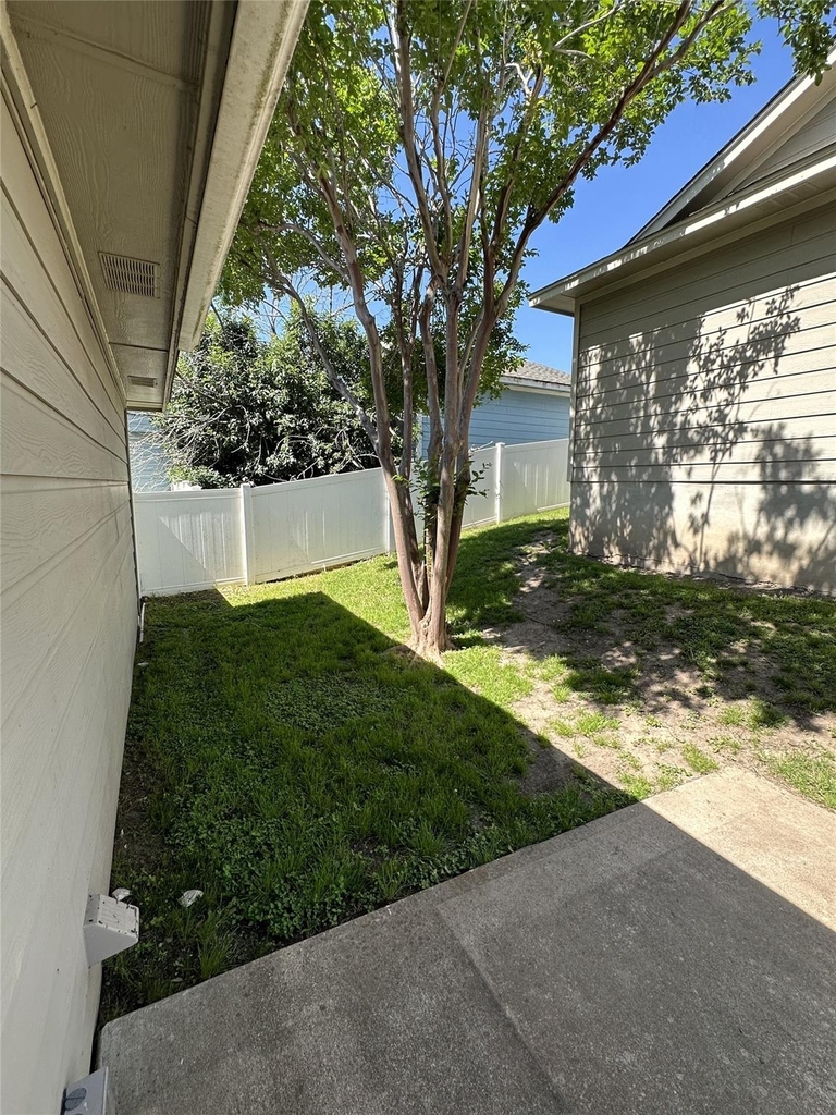 512 Crater Lake Dr - Photo 11