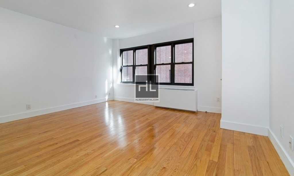 East 37 Street - Photo 2