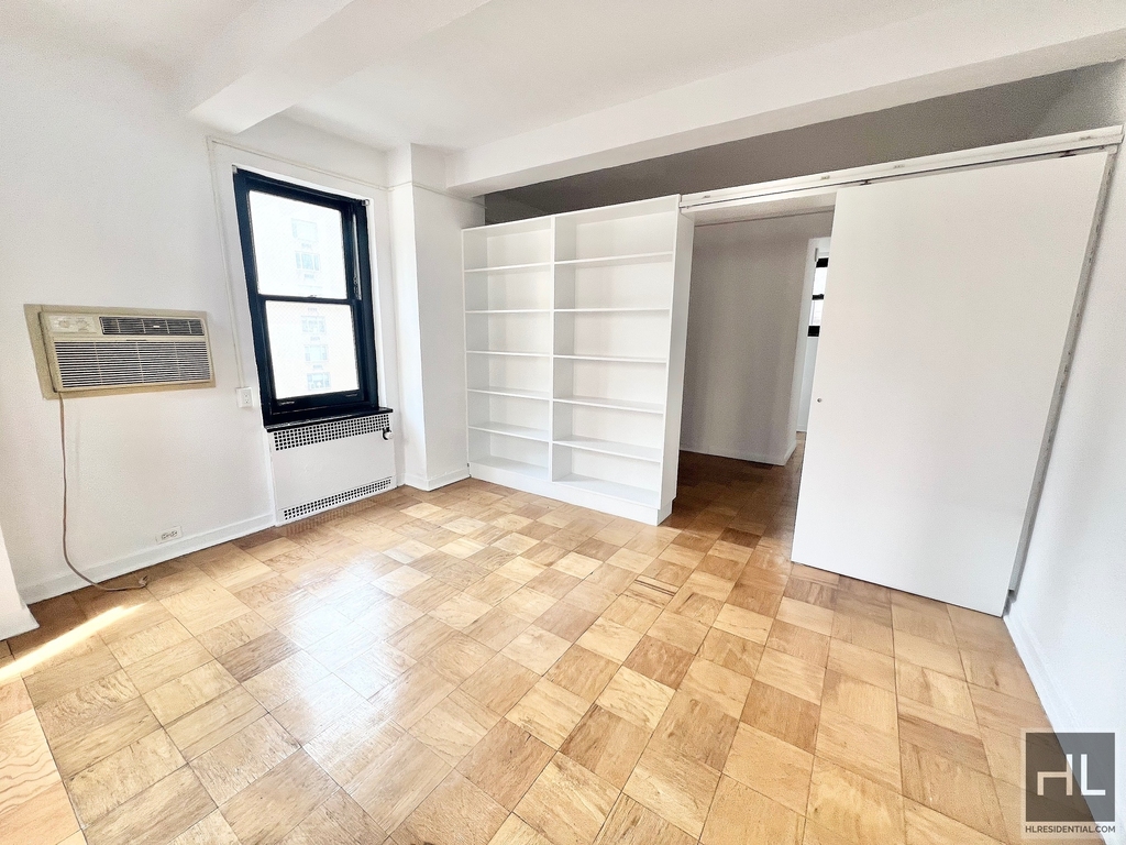 East 38 Street - Photo 3