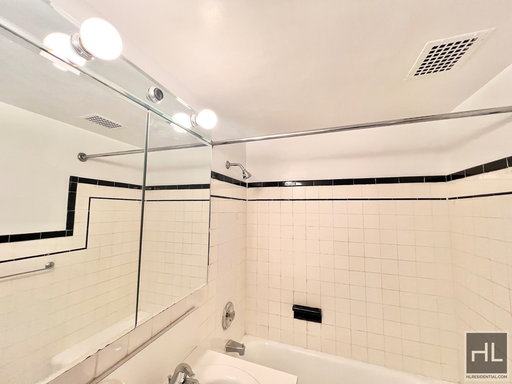 East 38 Street - Photo 6