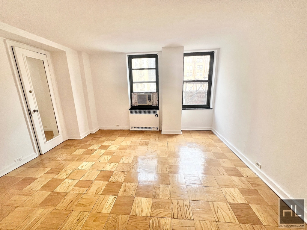 East 38 Street - Photo 4