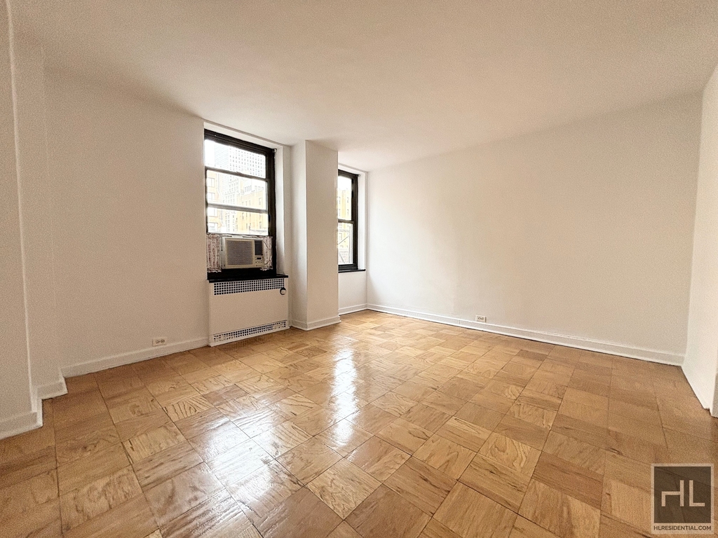 East 38 Street - Photo 2