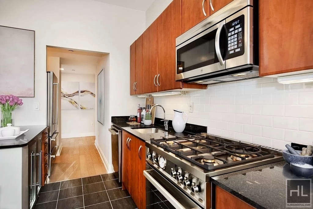 East 34th Street - Photo 6