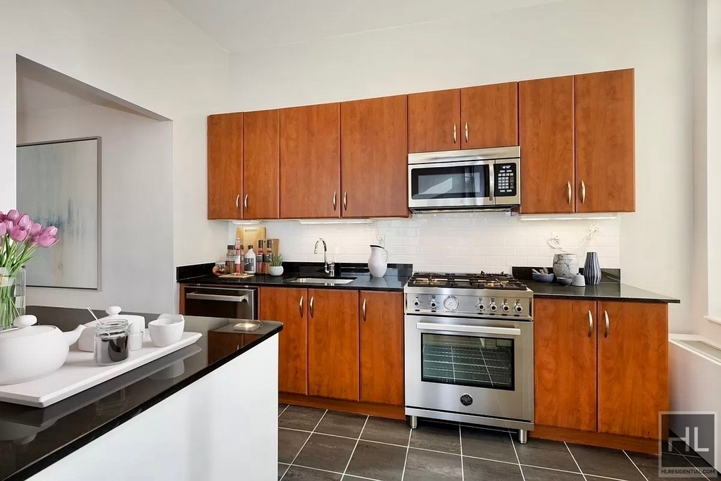East 34th Street - Photo 5