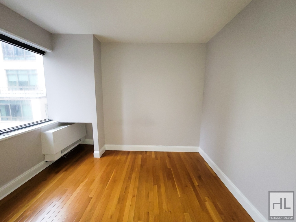 East 47th Street - Photo 4