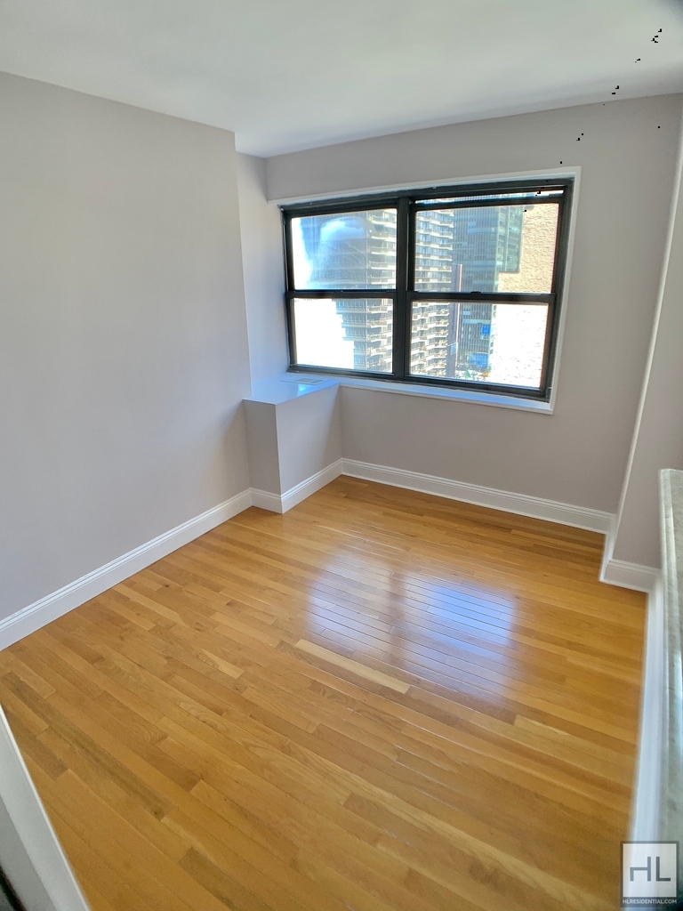 East 47th Street - Photo 2