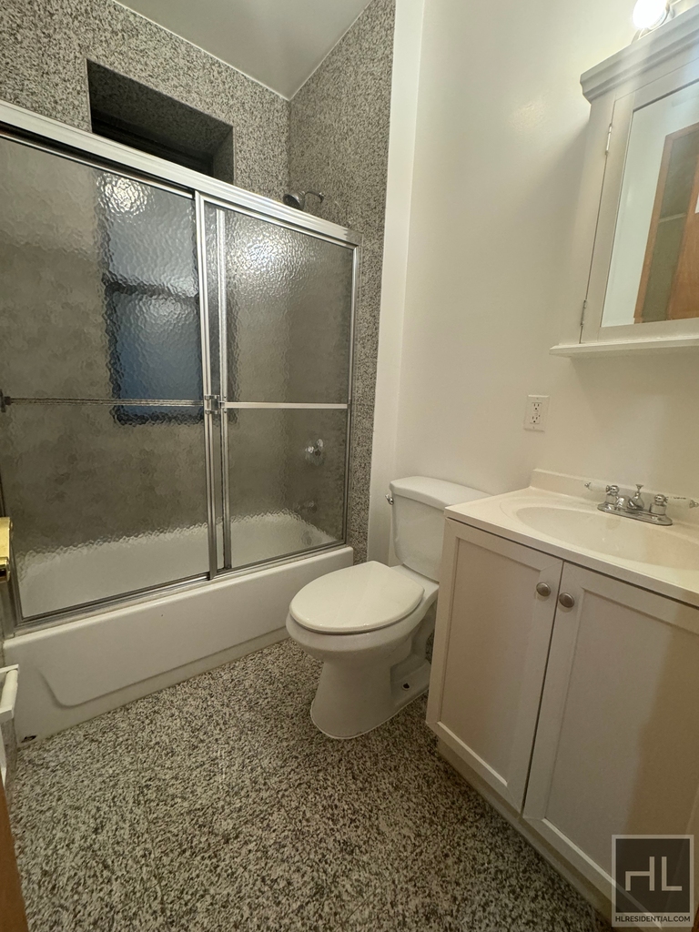 East 52nd Street - Photo 9