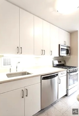 East 32 Street - Photo 3