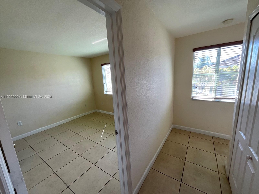 7301 Nw 174th Ter - Photo 16