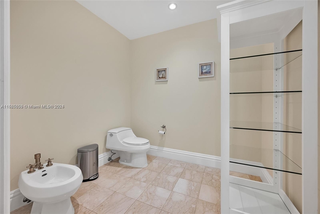 10295 Collins Ave - Photo 25