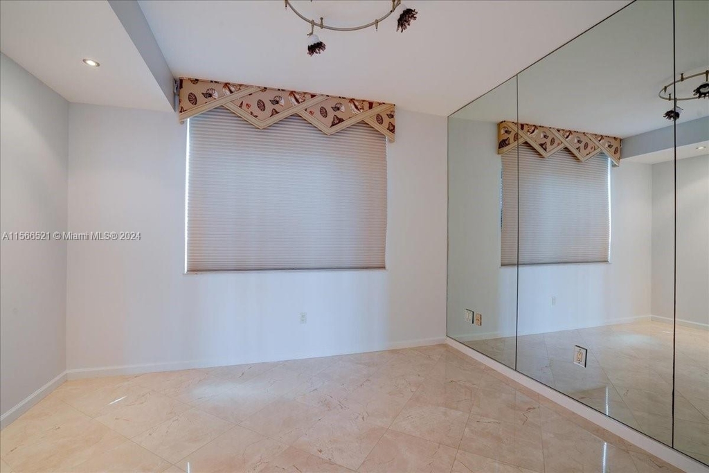 5025 Collins Ave - Photo 30