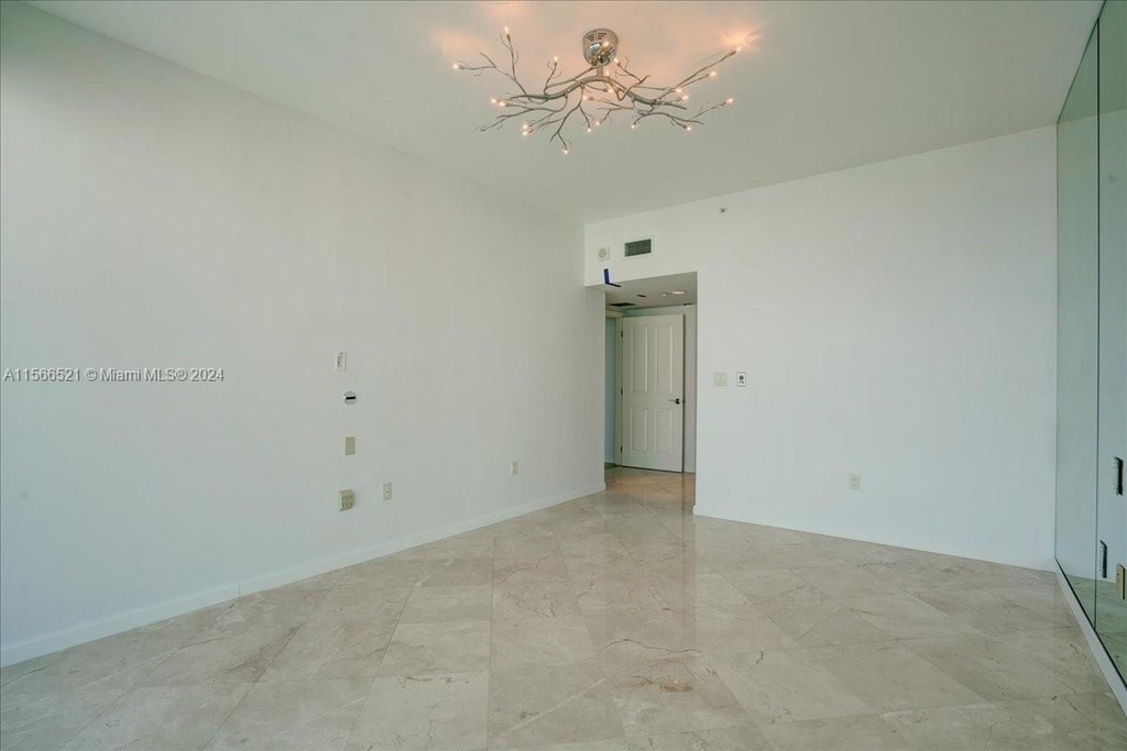 5025 Collins Ave - Photo 22