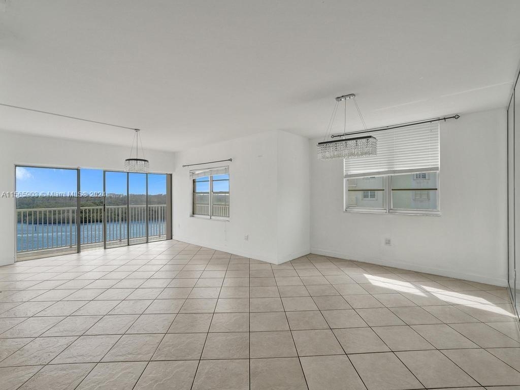 300 Bayview Dr - Photo 2