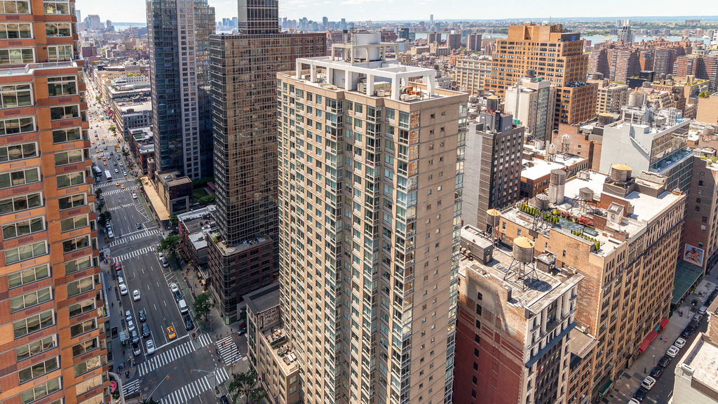 777 6th Avenue - Photo 1