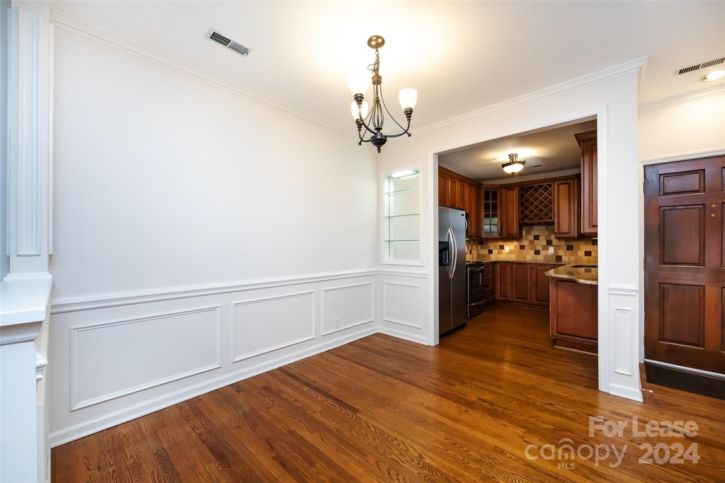 805 Greenleaf Avenue - Photo 18