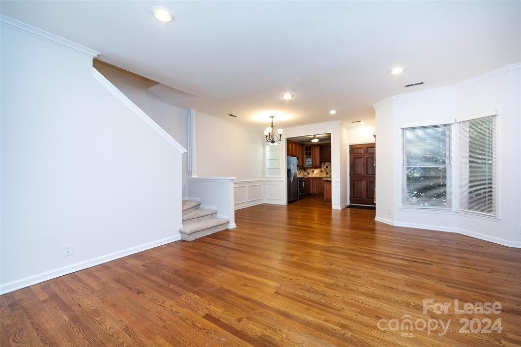 805 Greenleaf Avenue - Photo 15